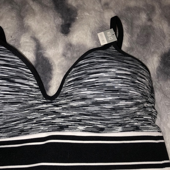 Pink Victoria's Secret bra Medium sports bra - Picture 2 of 4